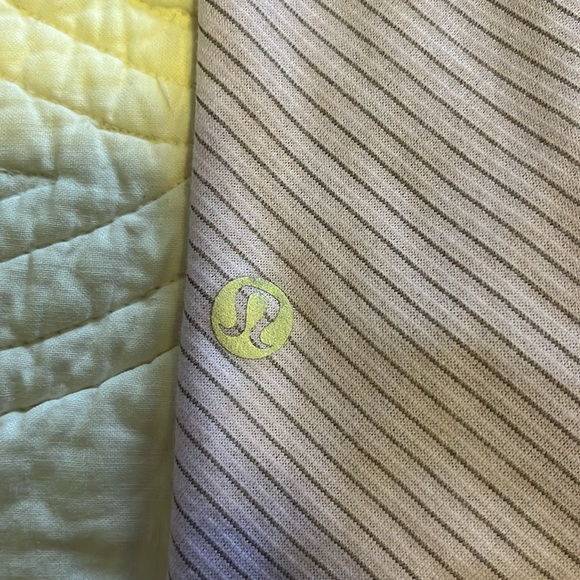 20 OFF BUNDLES! Lululemon Athletica Tank Top Sleeveless Tee. Purple & Gray M - Picture 5 of 8